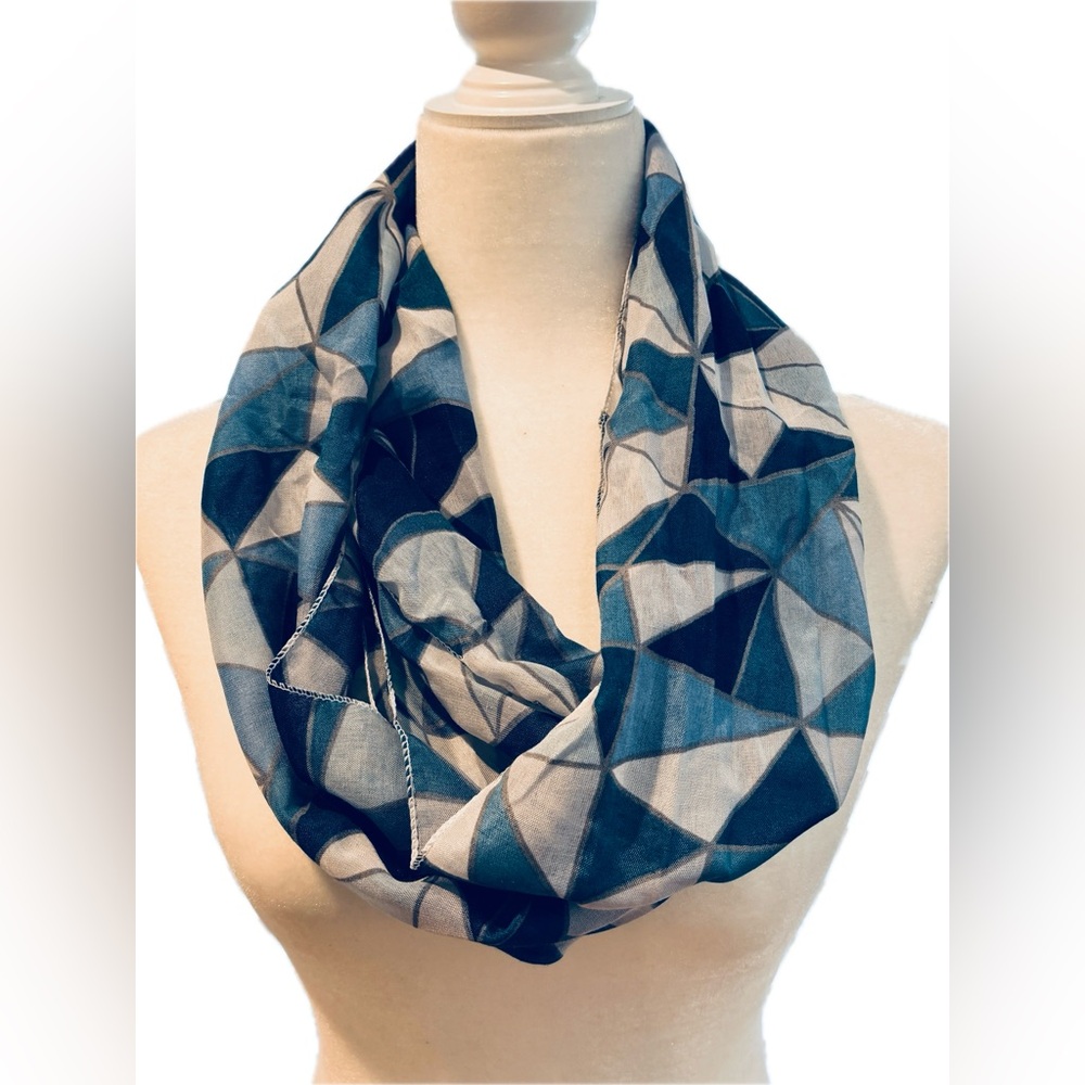 Infinity Scarf in Shades of Blue